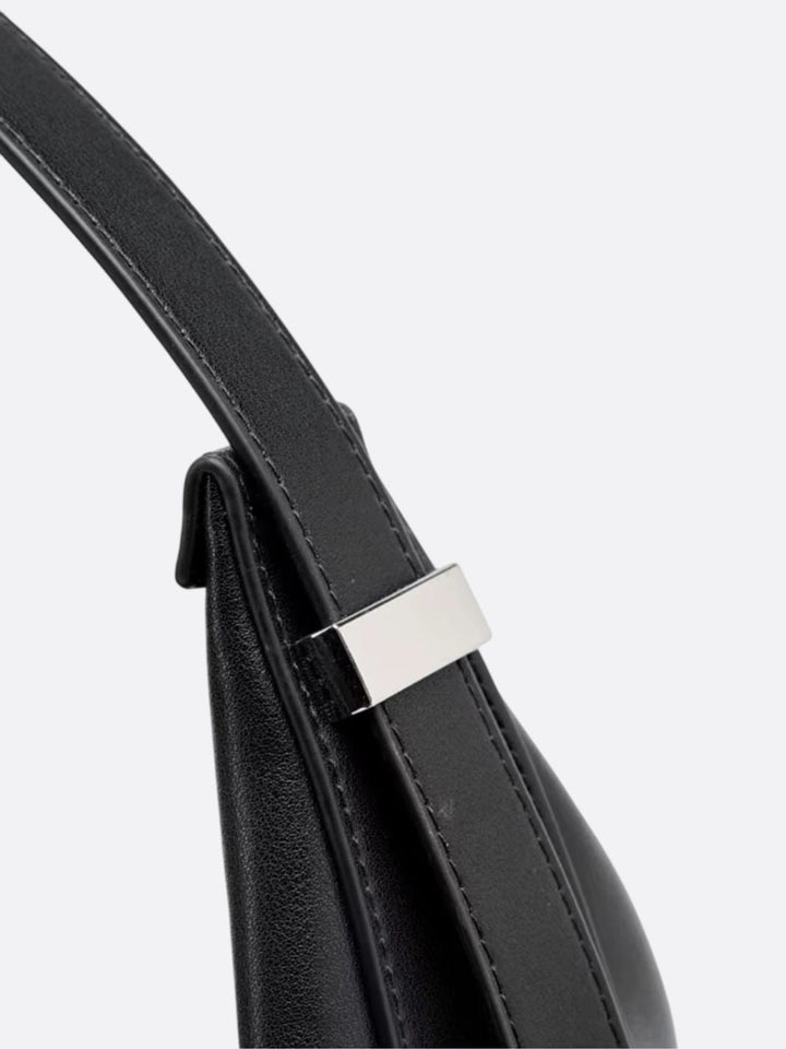 Large half-moon leather bag<br> Magna