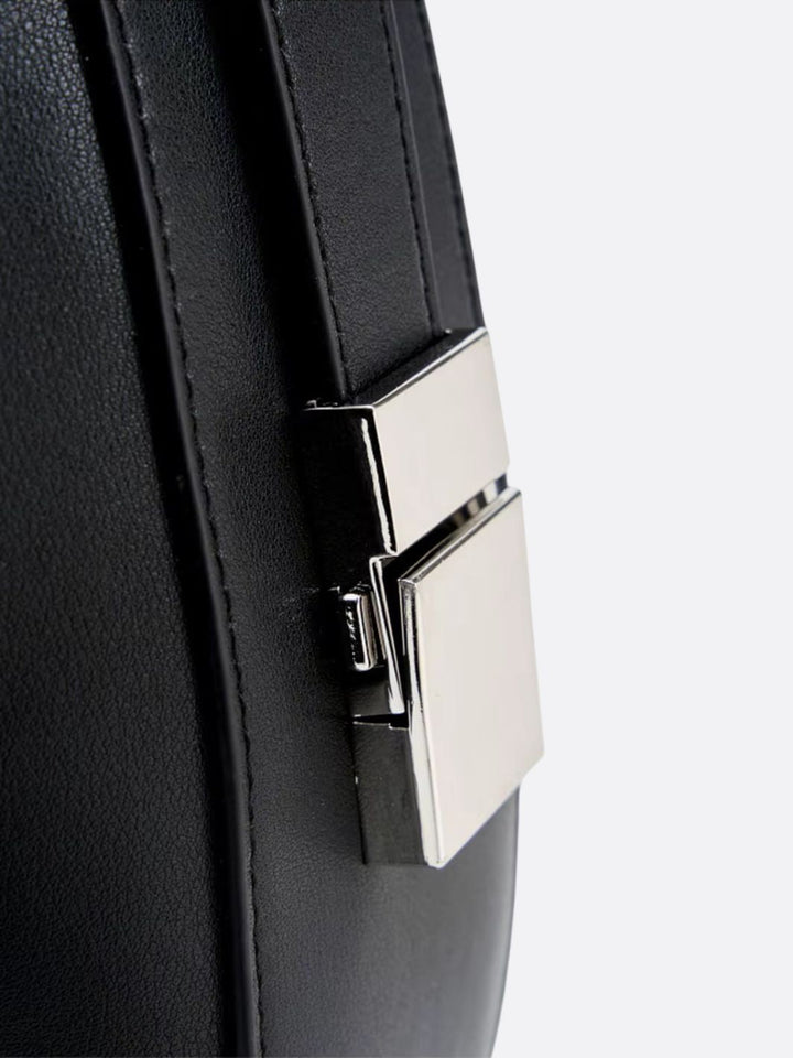 Large half-moon leather bag<br> Magna