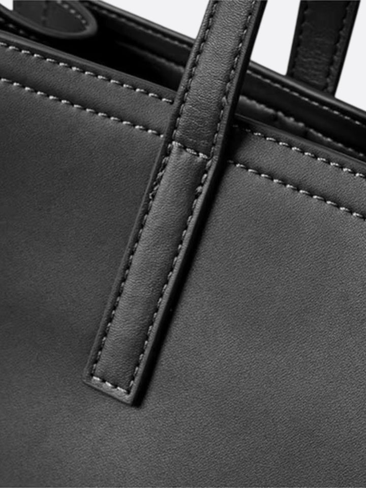 Leather tote bag with shoulder strap<br> Sorella